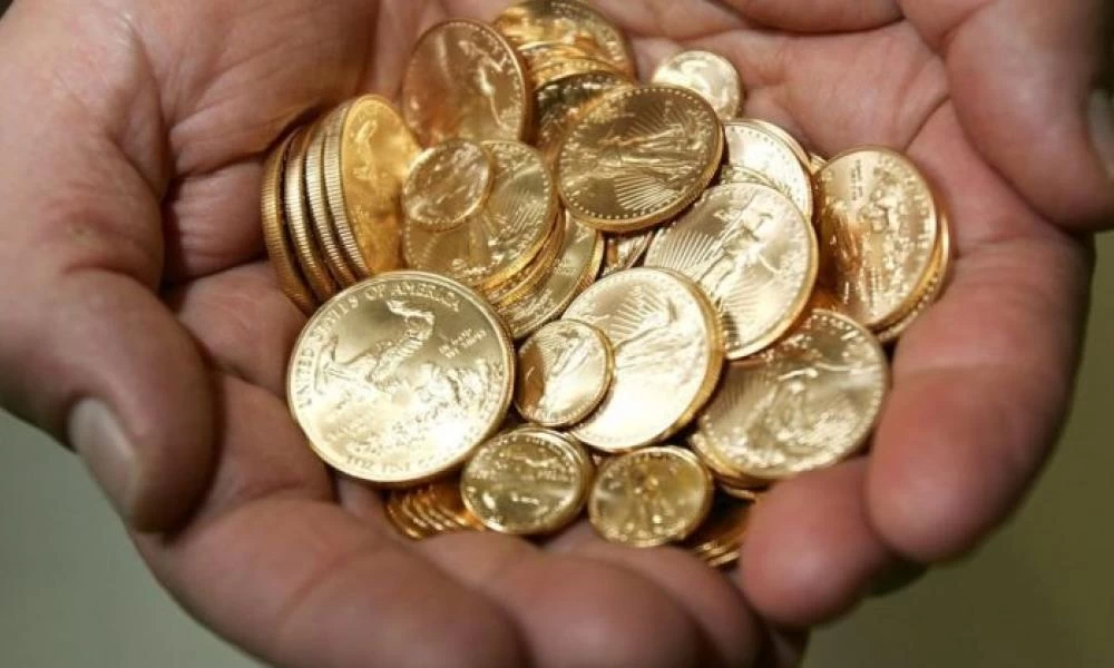 Η οικονομική αβεβαιότητα λόγω της πανδημίας επαναβεβαίωσε την «παθολογική αγάπη» των Ελλήνων για τη λίρα